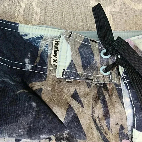 Hurley Floral Printed Men's Swim Trunks  34 - Picture 5 of 7